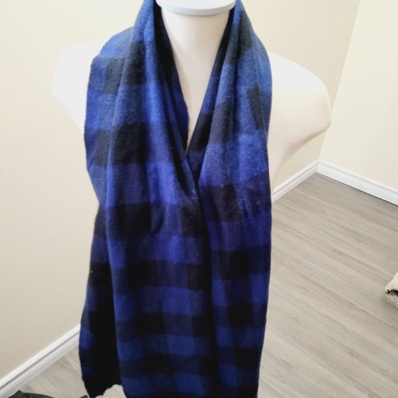 blue plaid scarf - Picture 2 of 3